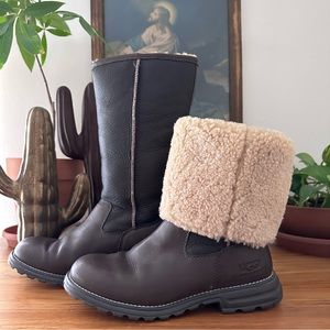 *SOLD* UGG Mid-calf Dark Brown Brooks Leather Shearling Convertible Boot US 9